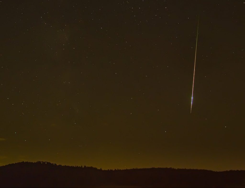 A shooting star against the night sky.