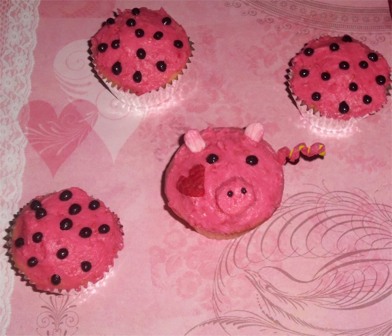 A pink piglet shaped cup cake sits here - Lusternia